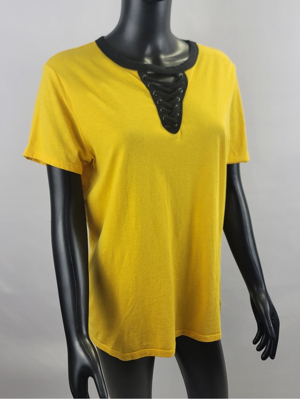 Size XL Arizona Jeans Yellow Lace-Up Neck Women's Top